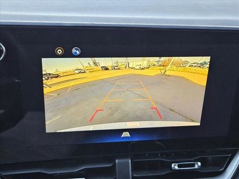 Used 2025 Chevrolet Equinox LT FWD image 13