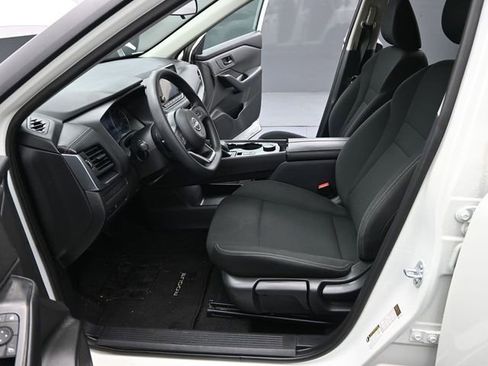 Used 2024 Nissan Rogue S image 16