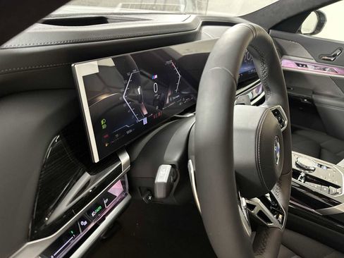 New 2026 BMW 740i xDrive w/ Premium Package image 15