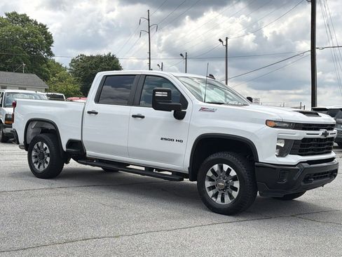 Used 2024 Chevrolet Silverado 2500 Custom w/ Custom Convenience Package AWD/4WD image 10