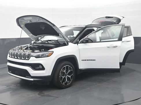 Used 2025 Jeep Compass Limited AWD/4WD image 37