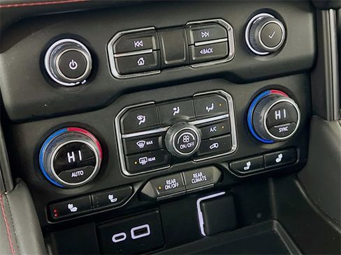 Used 2024 Chevrolet Suburban RST w/ Luxury Package image 19