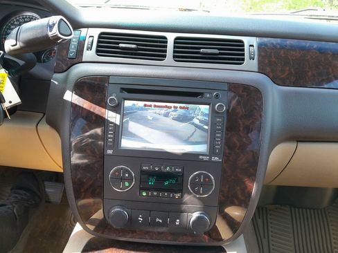 Used 2012 GMC Yukon Denali AWD/4WD image 25