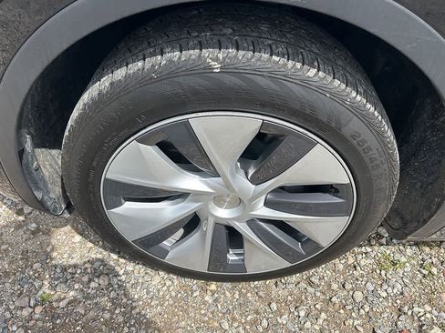 Used 2023 Tesla Model Y Long Range AWD/4WD image 8