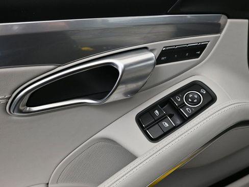 Used 2025 Porsche 718 Cayman image 16