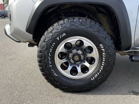 Certified 2022 Toyota Tacoma TRD Off-Road image 12
