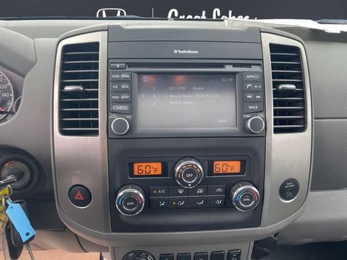 Used 2015 Nissan Frontier SL w/ Moonroof Package AWD/4WD image 11