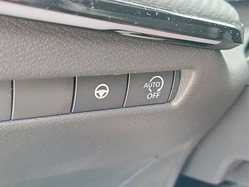 Used 2025 Nissan Kicks SR image 30