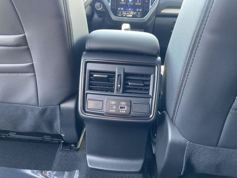 Used 2025 Subaru Forester Limited w/ Popular Package AWD/4WD image 24