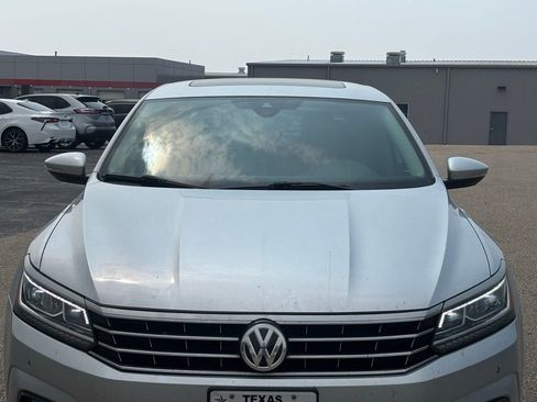 Used 2017 Volkswagen Passat 1.8T SEL Premium FWD image 3