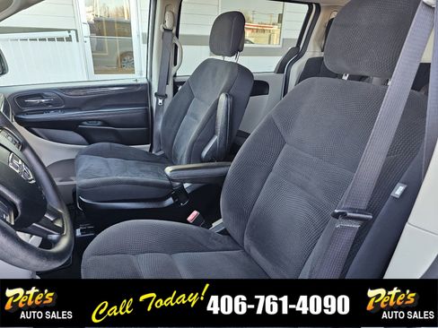 Used 2018 Dodge Grand Caravan SE w/ UConnect Hands-Free Group image 24