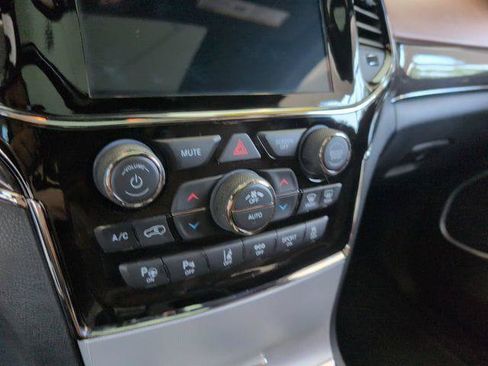 Certified 2020 Jeep Grand Cherokee Overland w/ Interior Metal Package AWD/4WD image 11