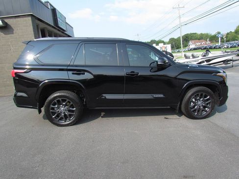 Used 2023 Toyota Sequoia Platinum AWD/4WD image 8
