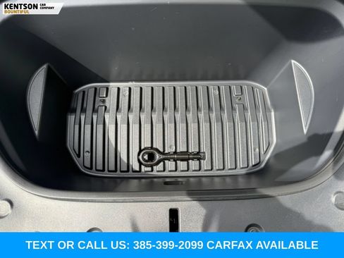Used 2024 Tesla Model Y Long Range AWD/4WD image 31