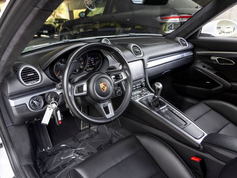 Used 2021 Porsche 718 Cayman GTS RWD image 4