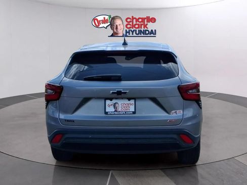 Used 2024 Chevrolet Trax RS w/ Driver Confidence Package FWD image 4