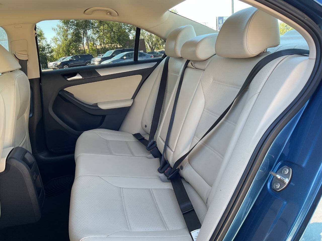 Used 2017 Volkswagen Jetta SE FWD image 32