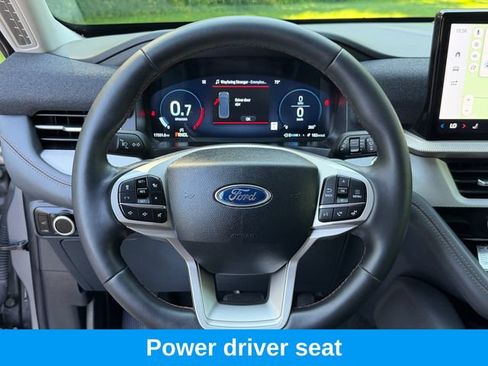 Used 2025 Ford Explorer Active AWD/4WD image 4