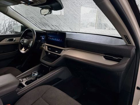 Used 2025 Ford Explorer Active AWD/4WD image 12