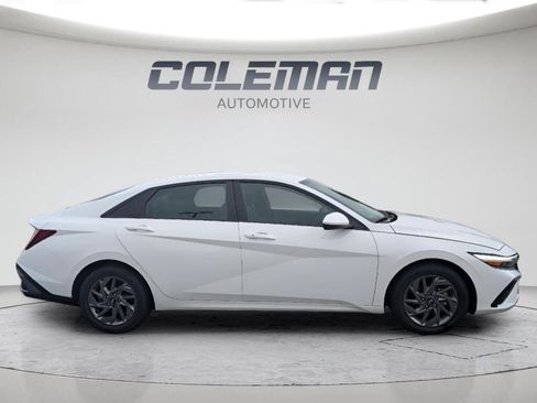 Used 2024 Hyundai Elantra SEL FWD image 3