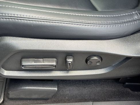 Used 2025 Honda Pilot EX-L image 16