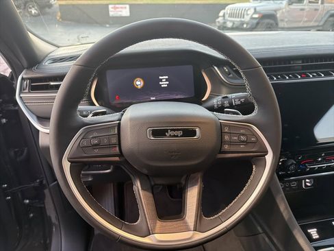 New 2025 Jeep Grand Cherokee L Limited image 33