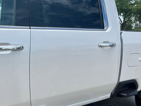 Used 2024 GMC Sierra 2500 Denali w/ Technology Package AWD/4WD image 4