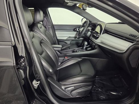 Certified 2025 Jeep Compass Limited image 32