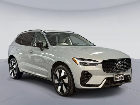 Used 2024 Volvo XC60 T8 Plus w/ Protection Package Premier AWD/4WD image 9