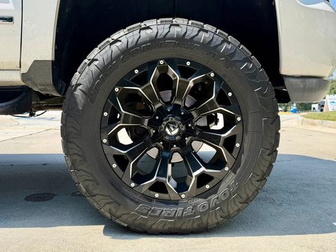 Used 2017 Chevrolet Silverado 1500 LTZ Z71 w/ LTZ Plus Package AWD/4WD image 28