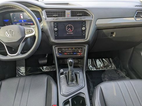 Certified 2022 Volkswagen Tiguan SE w/ Panoramic Sunroof Package image 13