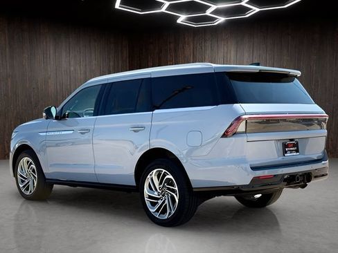 Used 2025 Lincoln Navigator Reserve AWD/4WD image 6