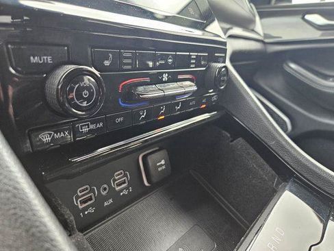 Used 2022 Jeep Grand Cherokee L Laredo w/ Luxury Tech Group I AWD/4WD image 27