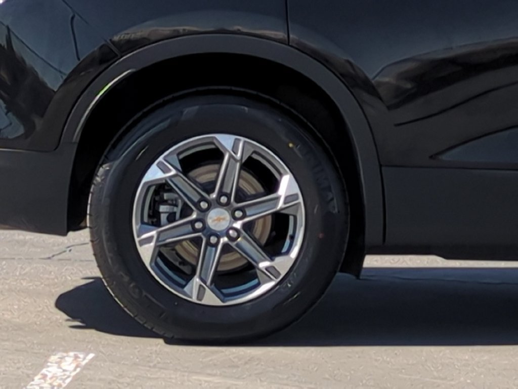 Used 2025 Chevrolet Blazer LT FWD image 9