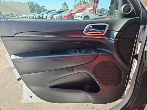 Used 2022 Jeep Grand Cherokee Limited w/ Trailer Tow Group IV image 29