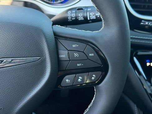 New 2026 Chrysler Pacifica Limited w/ S Appearance Package FWD image 16