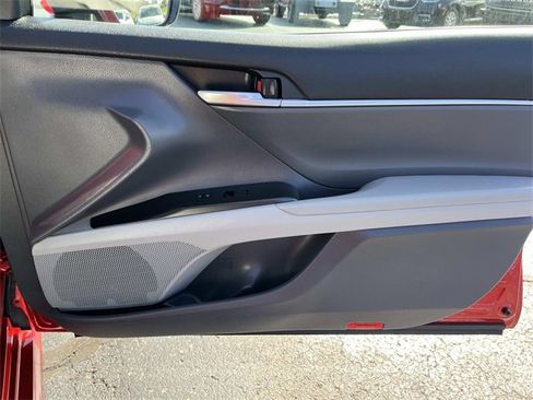 Used 2024 Toyota Camry SE image 23