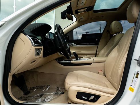 Used 2018 BMW 740i RWD image 21