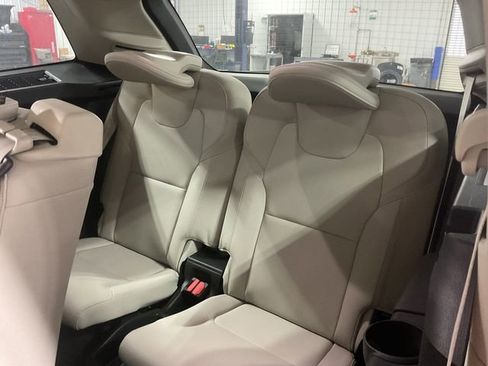 Used 2023 Volvo XC90 B5 Plus image 10