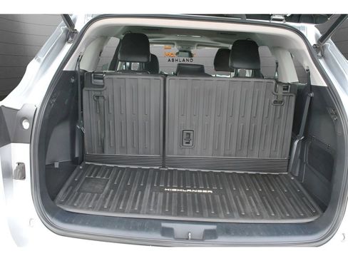 Used 2021 Toyota Highlander XLE image 15