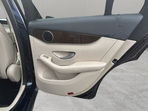 Used 2019 Mercedes-Benz GLC 300 4MATIC image 33