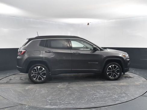 Used 2022 Jeep Compass Limited image 11