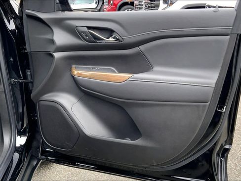 Used 2023 GMC Acadia SLE w/ Driver Convenience Package image 22