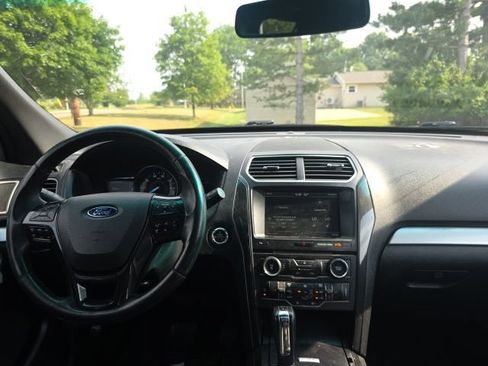 Used 2016 Ford Explorer XLT w/ Equipment Group 202A AWD/4WD image 2