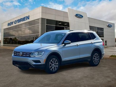 Used 2020 Volkswagen Tiguan SE w/ Panoramic Sunroof Package FWD image 1