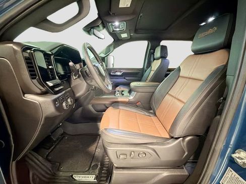 Used 2024 Chevrolet Silverado 3500 High Country w/ Technology Package image 17