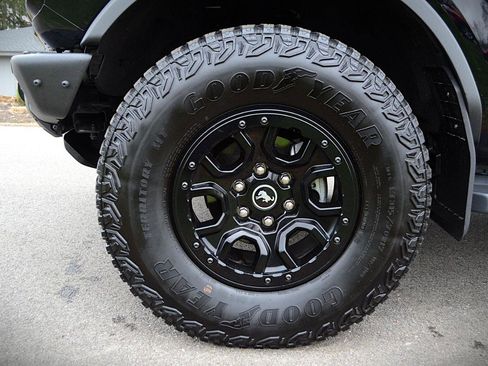 Used 2023 Ford Bronco Wildtrak image 9