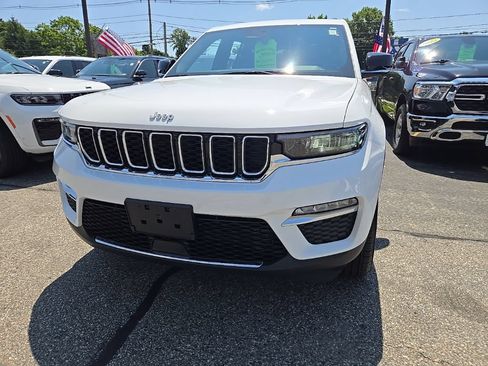 Certified 2025 Jeep Grand Cherokee Limited AWD/4WD image 4