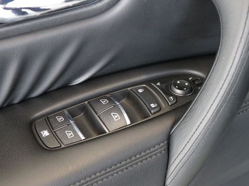 Used 2024 Nissan Armada SL image 14