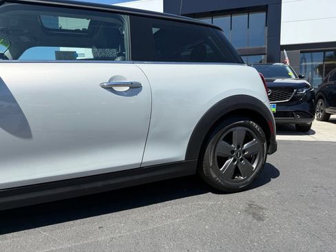 Used 2023 MINI Cooper 2-Door Hardtop FWD image 6